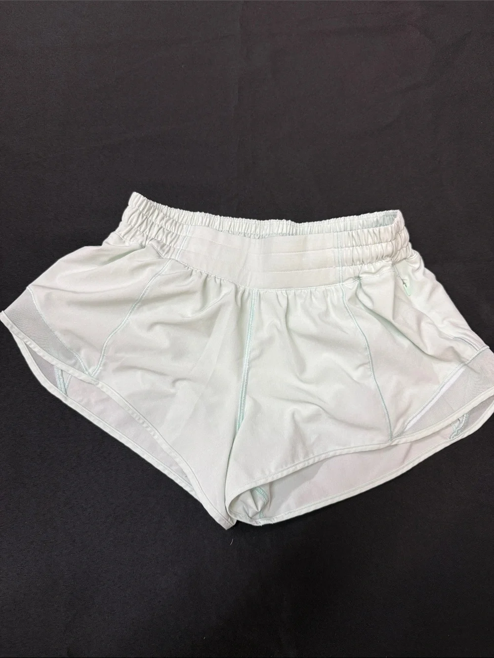 lululemon Hotty hot high rise 2.5” size 4 women’s Light Mint